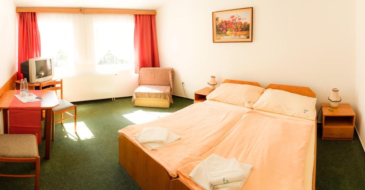 Motel Velky Rybnik Dehtare  Bagian luar foto