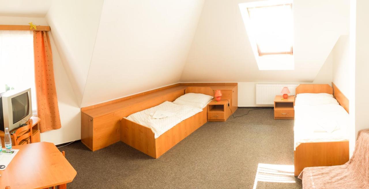 Motel Velky Rybnik Dehtare  Bagian luar foto